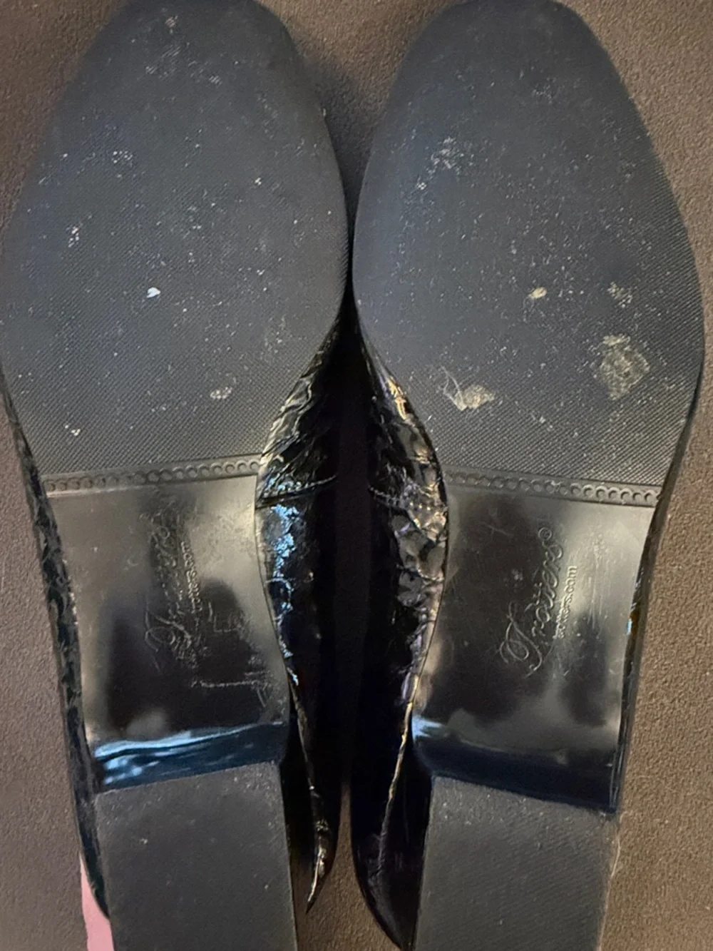 Trotters Doris Black Crocodile Embossed Patent Leather Womens 7M Low Block Heel